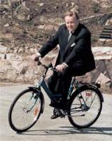 Martti Ahstisaari: Bole mene, ja voziti biciklo